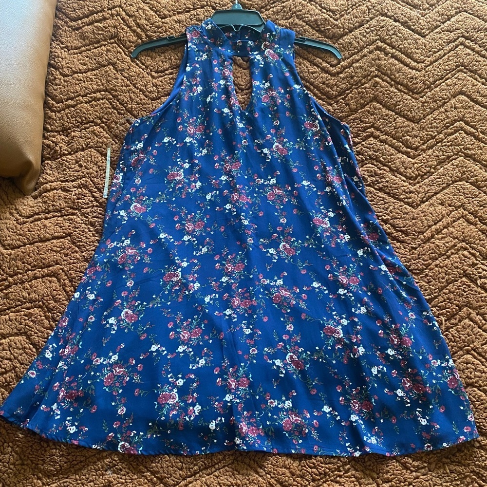 Francesca’s Floral Shift‎ Dress